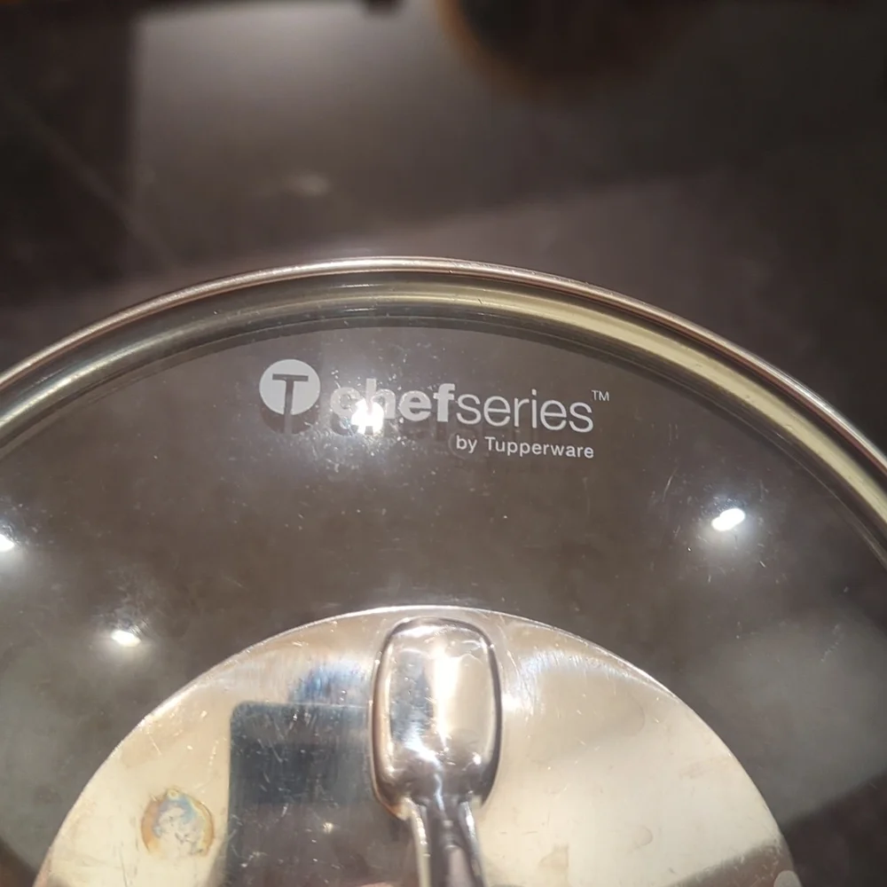 TUPPERWARE T chef series 2.5 quart saucepan lid